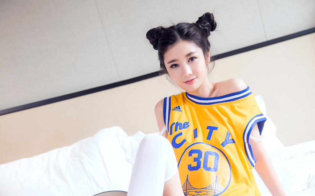 性感篮球宝贝私房床上写真