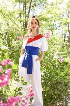 人气女星舒畅时尚写真大片