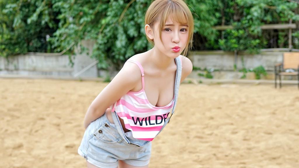 清纯美女模特夏日写真照