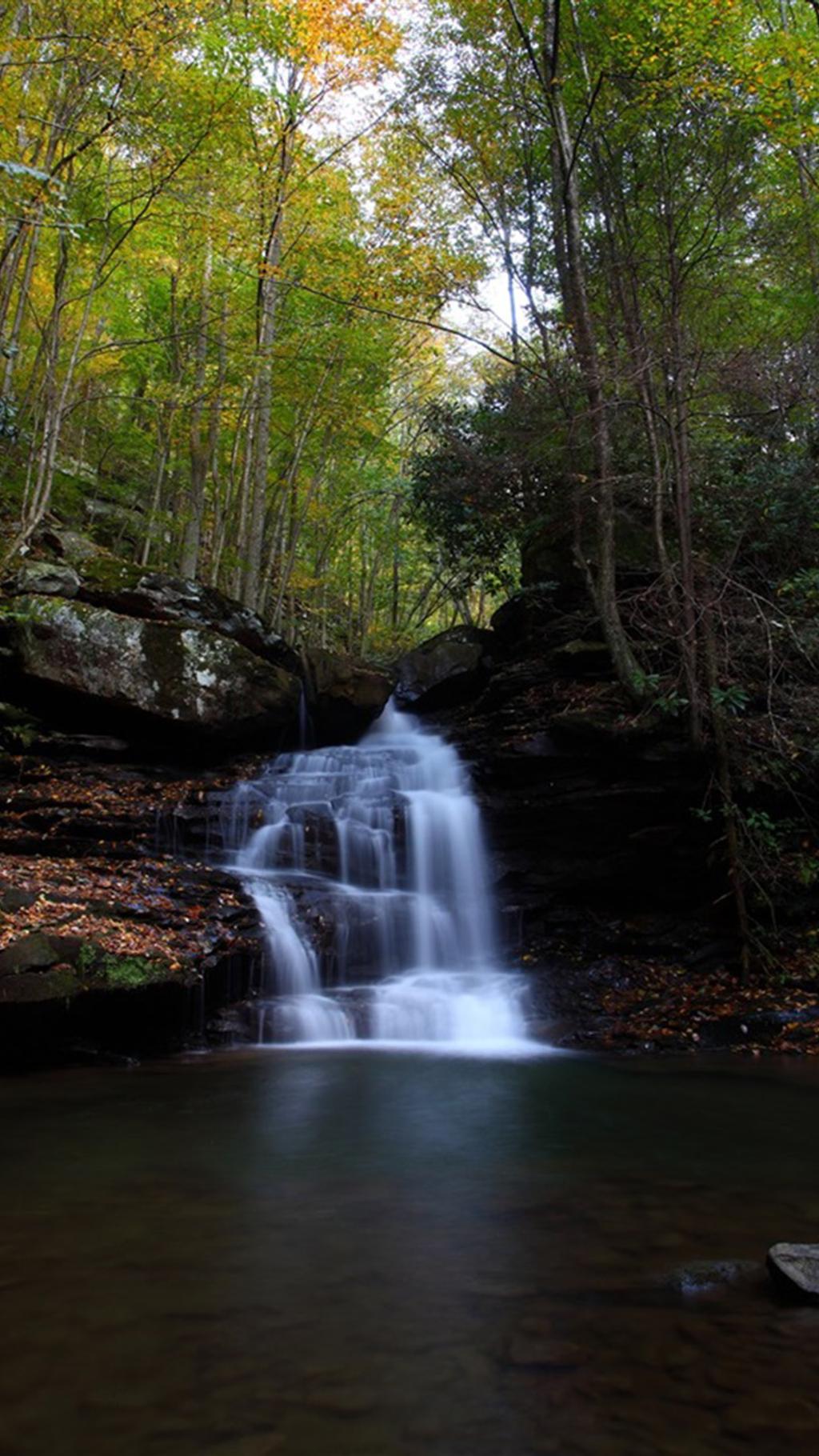山林间唯美瀑布自然风光