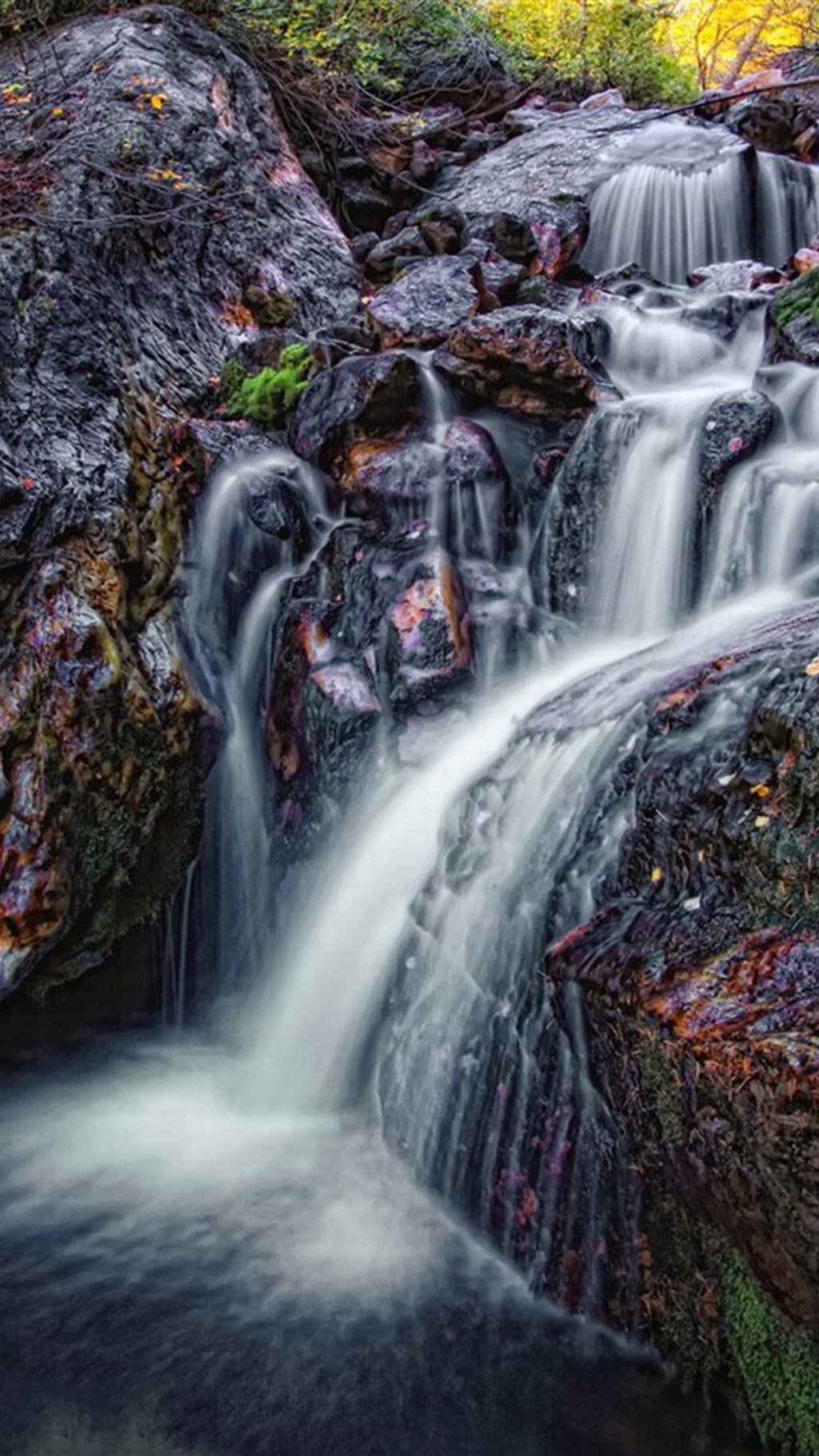 山林间唯美瀑布自然风光