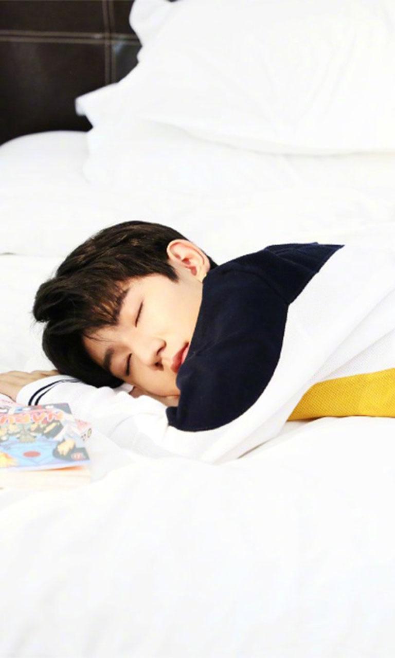 王源文艺帅气写真