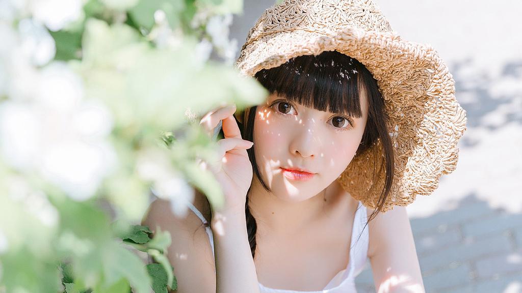 少女夏日白裙唯美写真