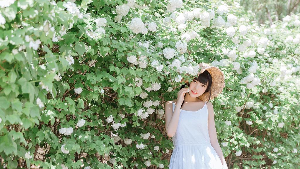 少女夏日白裙唯美写真