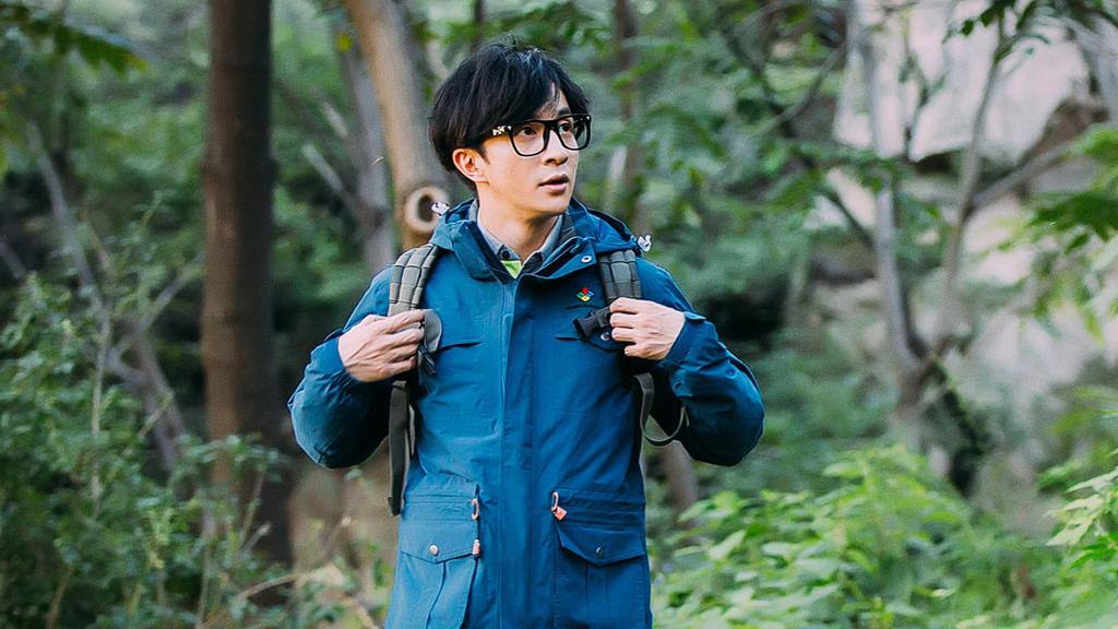 薛之谦户外帅气写真