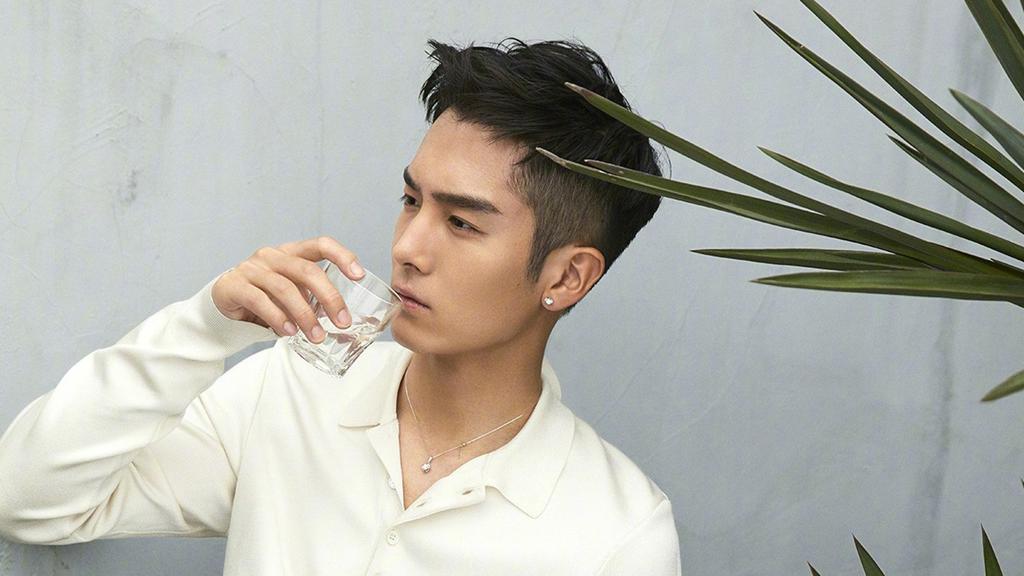 盛一伦高清杂志帅气写真