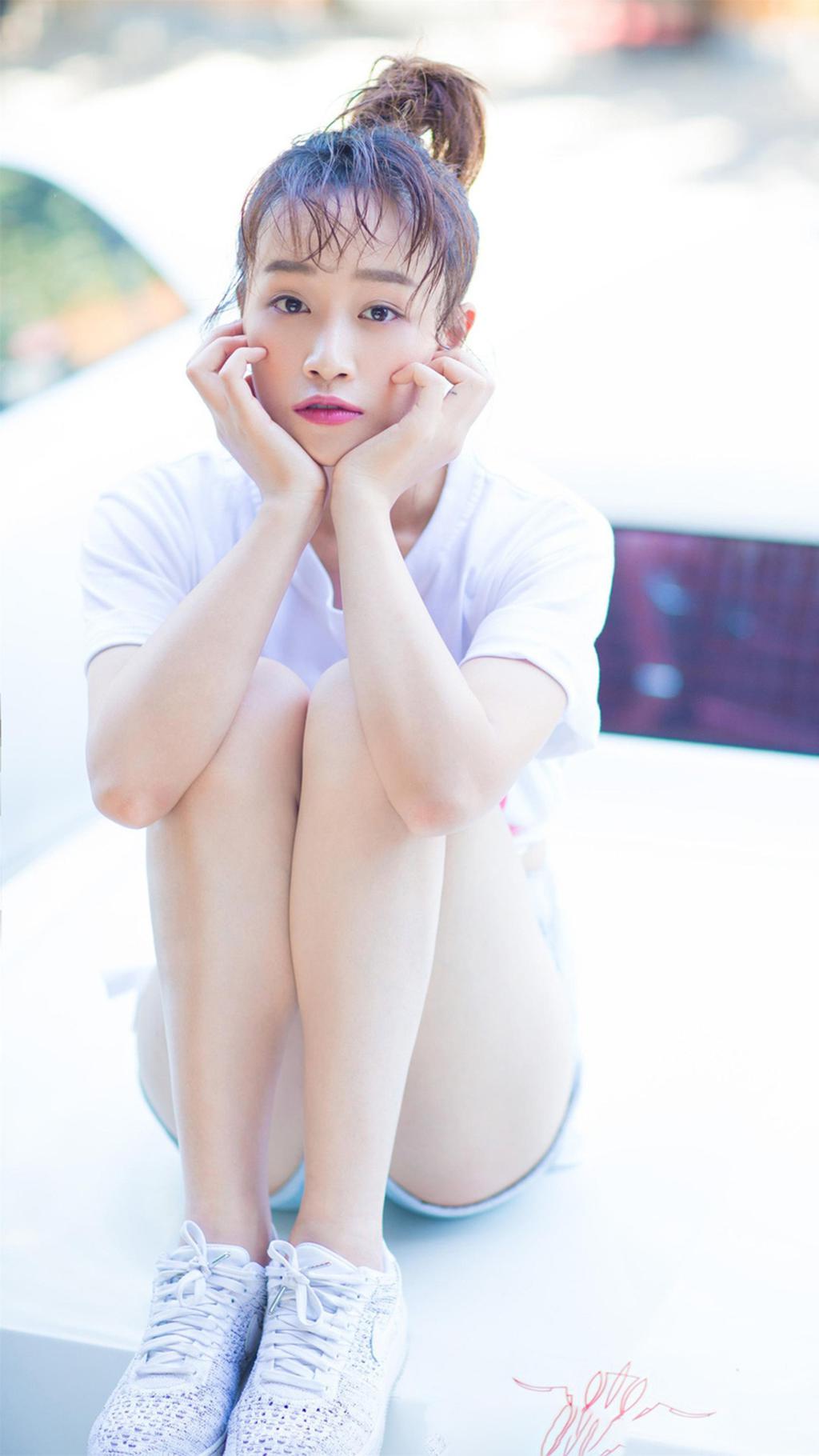 人气演员蓝盈莹俏皮灵动夏日写真