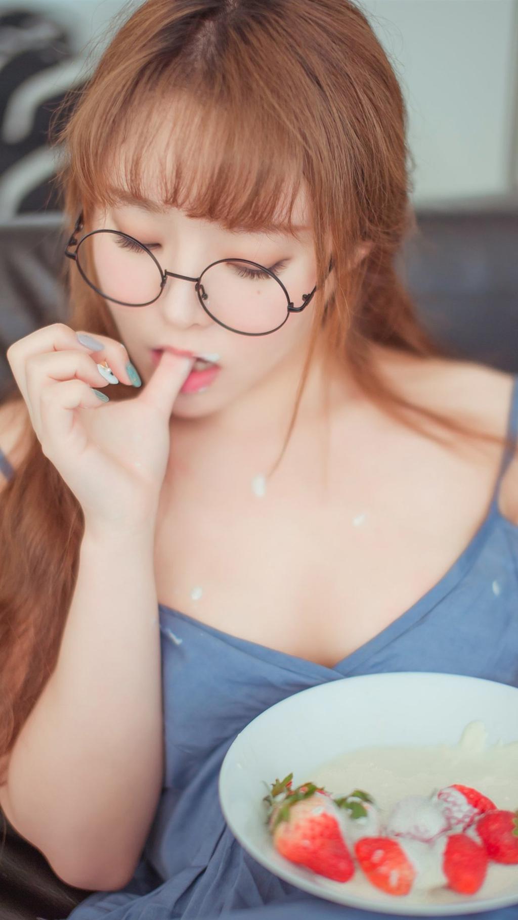 甜美草莓少女性感私房写真