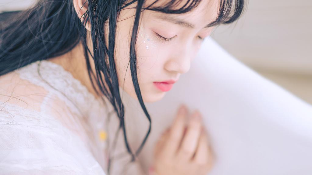 浴室湿身美女性感唯美写真