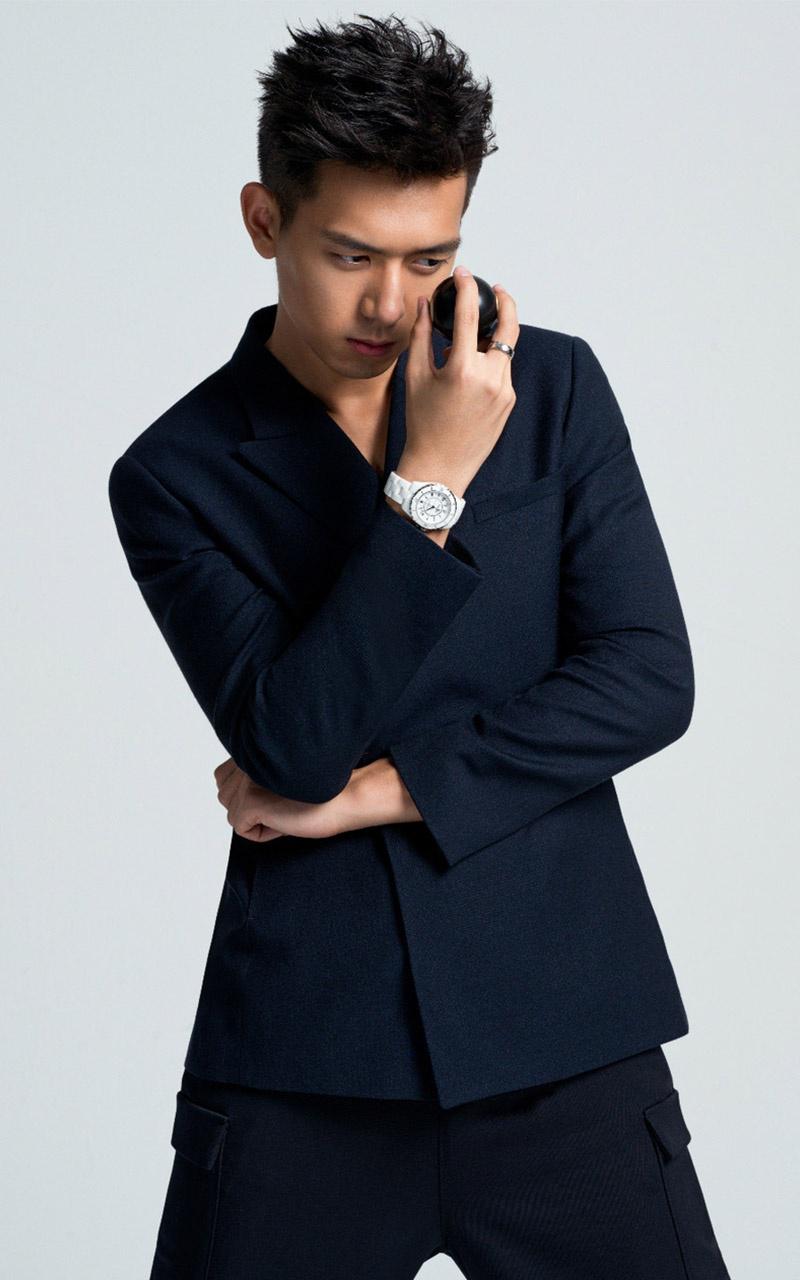 演员李现帅痞文艺风黑白写真