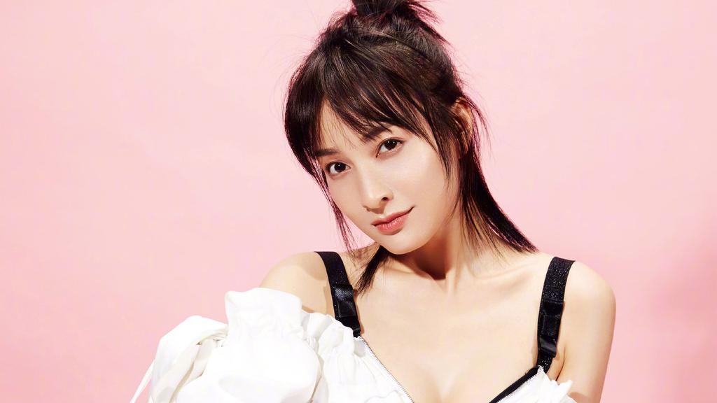 吴昕最新时尚性感写真