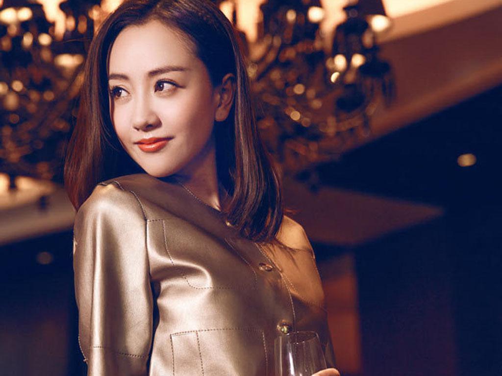 杨蓉镂空装唯美写真