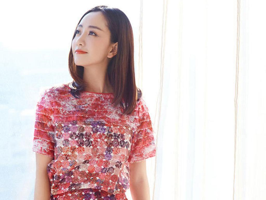 杨蓉镂空装唯美写真