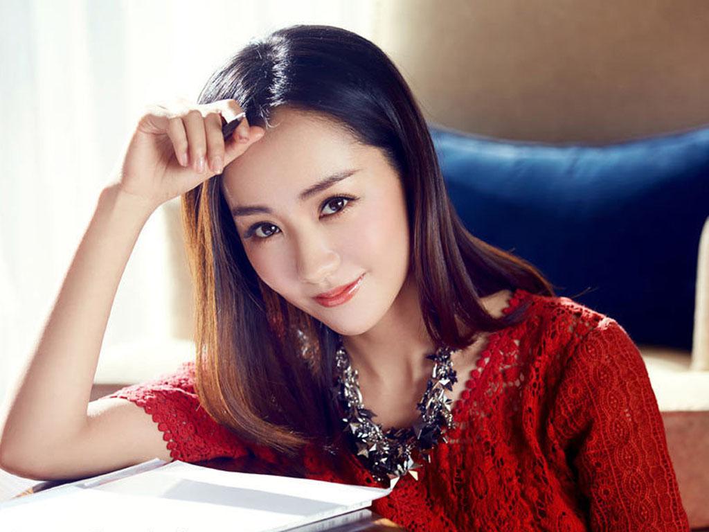 杨蓉镂空装唯美写真