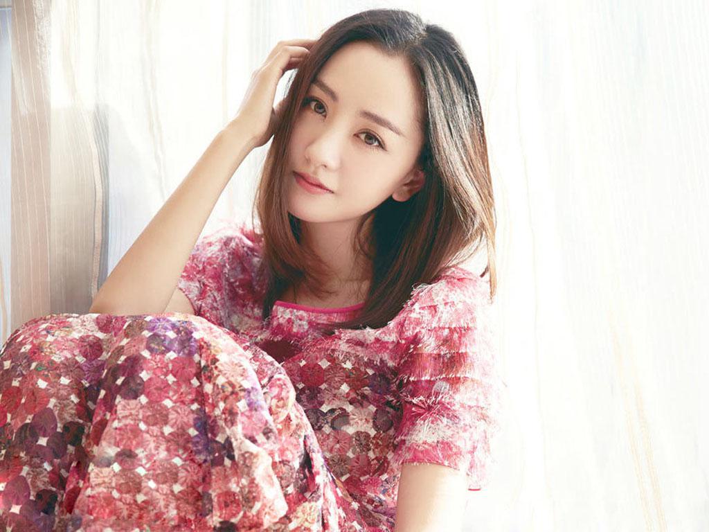 杨蓉镂空装唯美写真