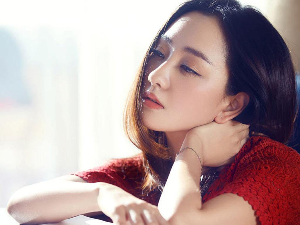 杨蓉镂空装唯美写真