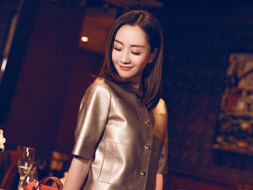 杨蓉镂空装唯美写真