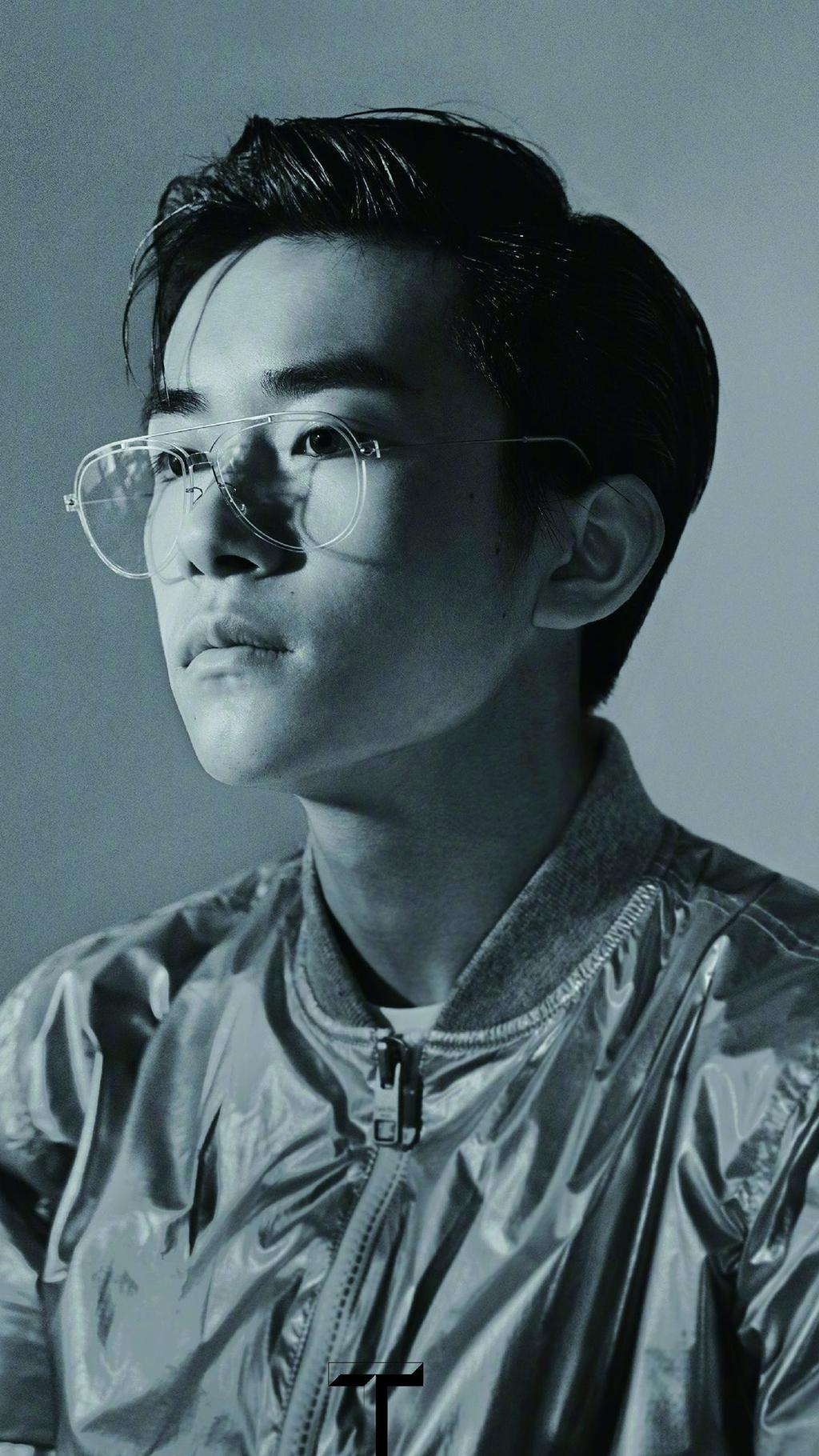 易烊千玺复古时尚写真