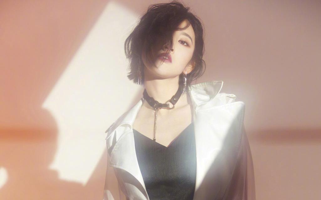 唐艺昕梦幻时尚写真