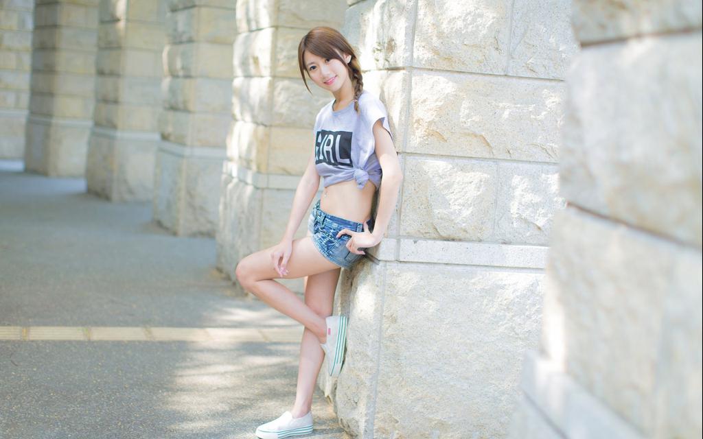 娇艳青春性感美女美腿写真