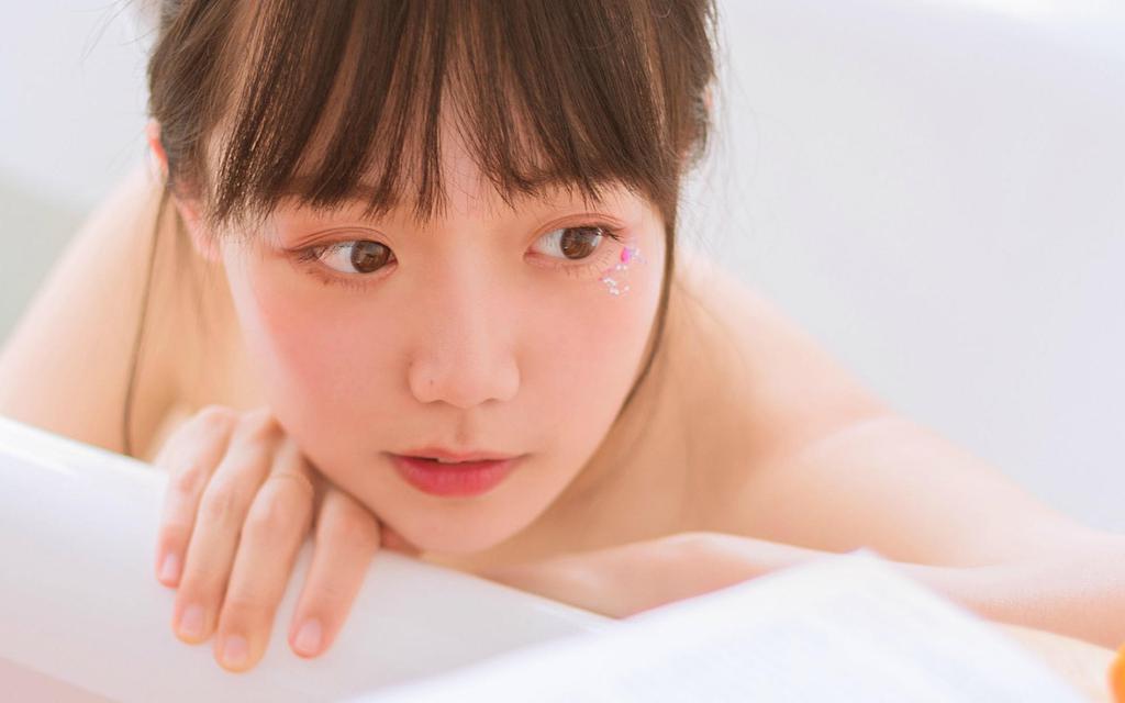 清纯美女浴室小清新写真