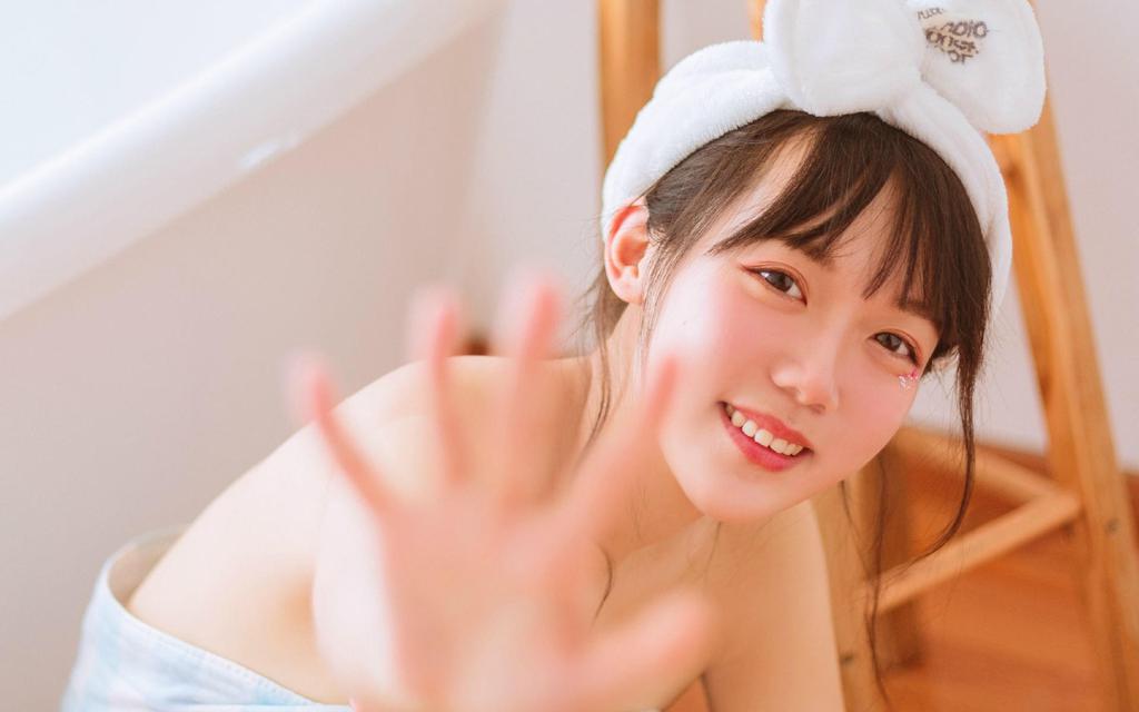 清纯美女浴室小清新写真