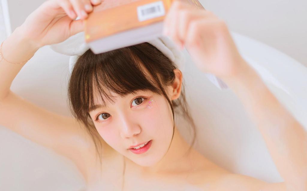 清纯美女浴室小清新写真