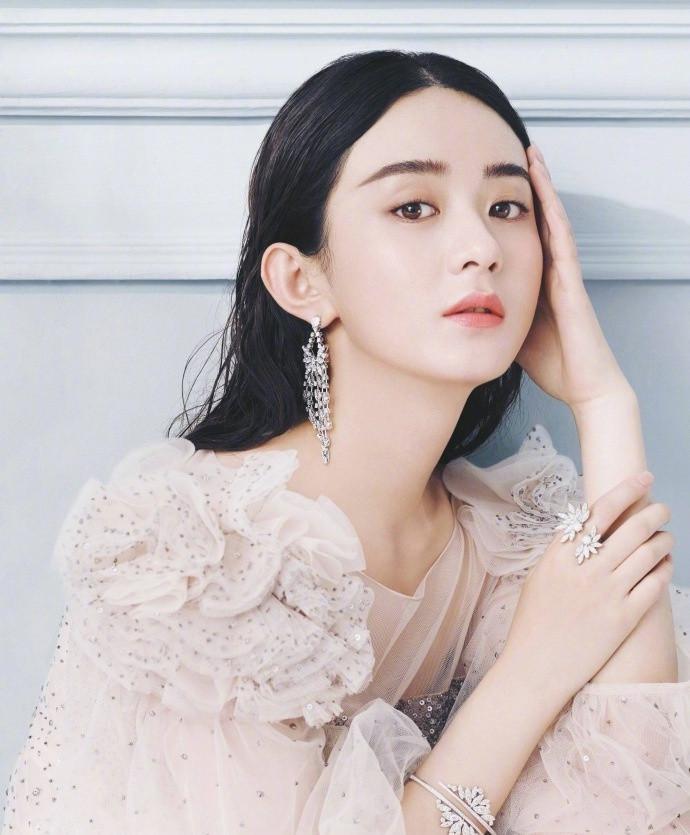 赵丽颖时尚杂志图片：女王范十足