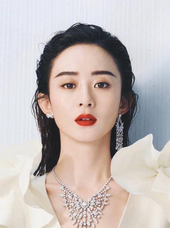 赵丽颖时尚杂志图片：女王范十足