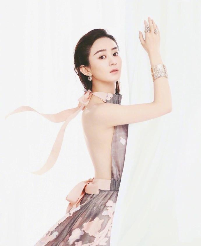 赵丽颖时尚杂志图片：女王范十足