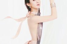 赵丽颖时尚杂志图片：女王范十足