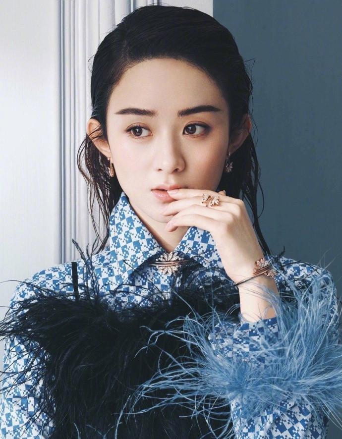 赵丽颖时尚杂志图片：女王范十足