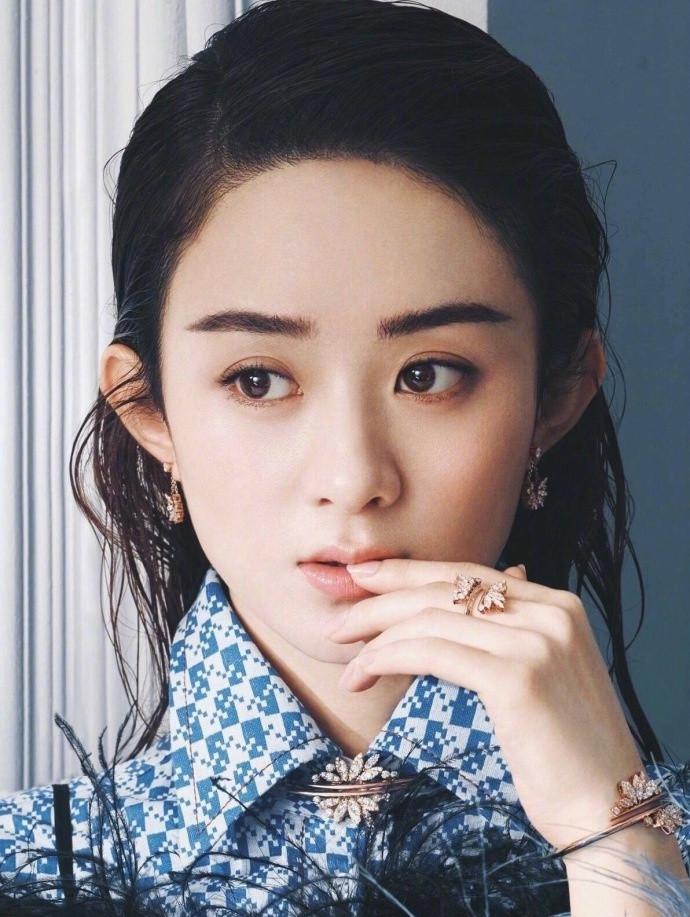 赵丽颖时尚杂志图片：女王范十足