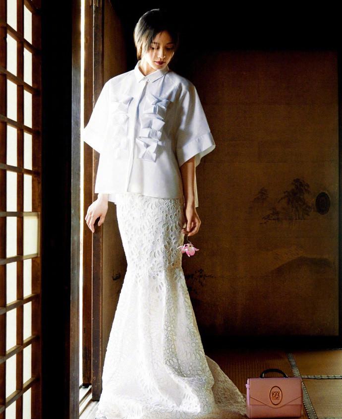 刘诗诗最新杂志写真图片：清雅仙气十足