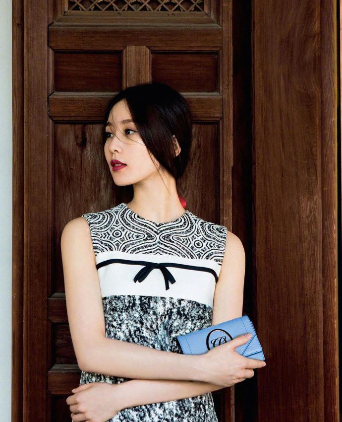 刘诗诗最新杂志写真图片：清雅仙气十足