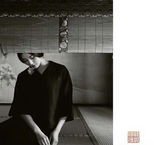 刘诗诗最新杂志写真图片：清雅仙气十足