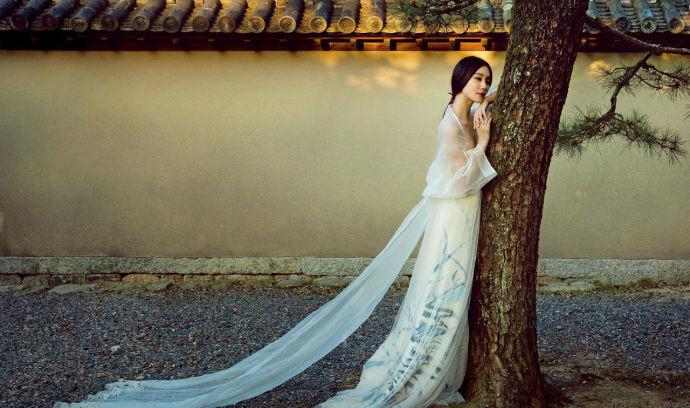 刘诗诗最新杂志写真图片：清雅仙气十足