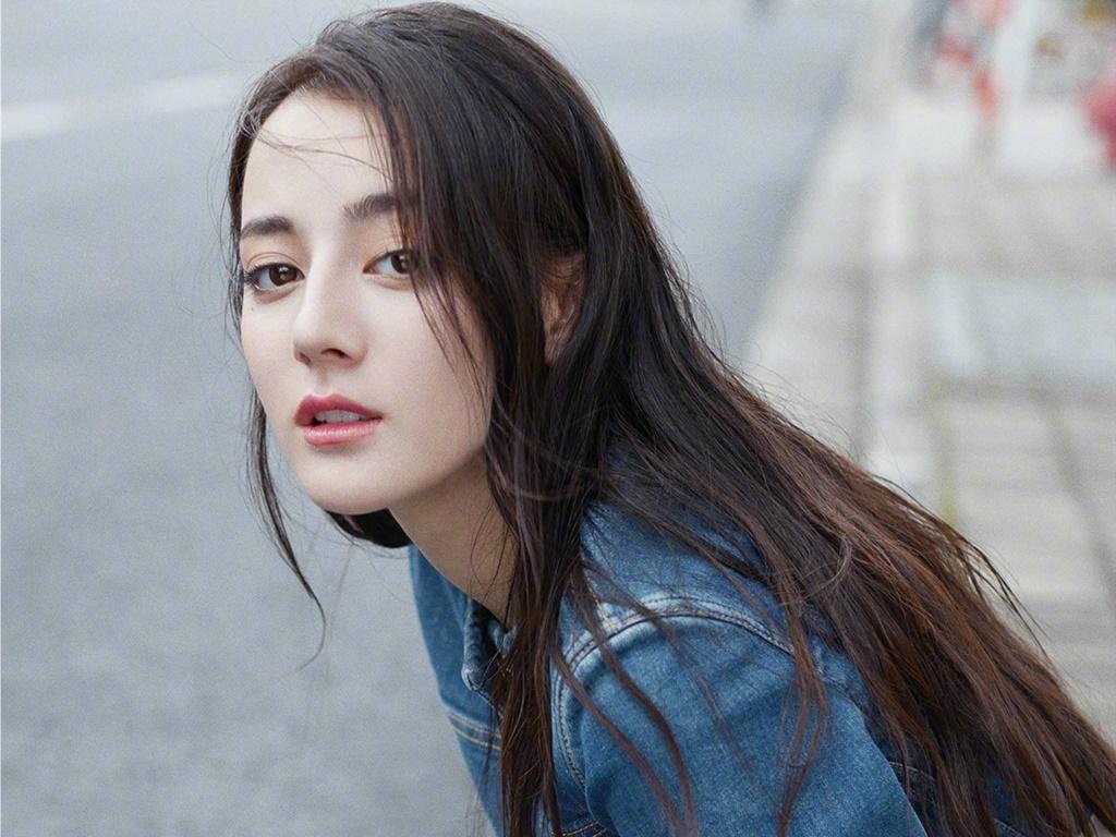 迪丽热巴最新杂志写真图片