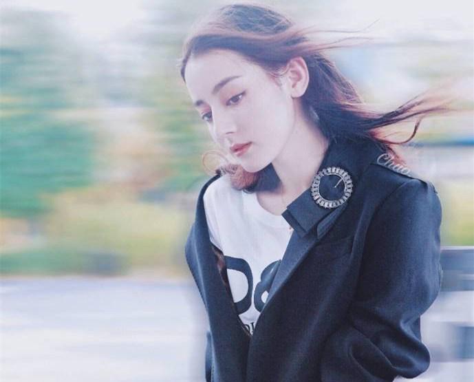 迪丽热巴最新杂志写真图片