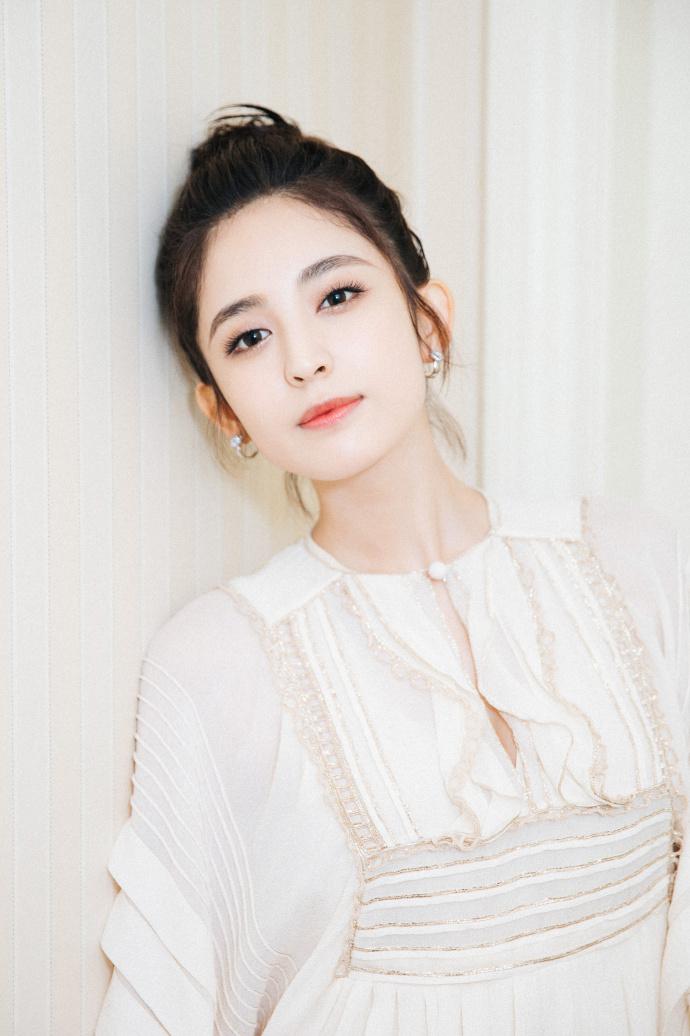 古力娜扎活动照图片