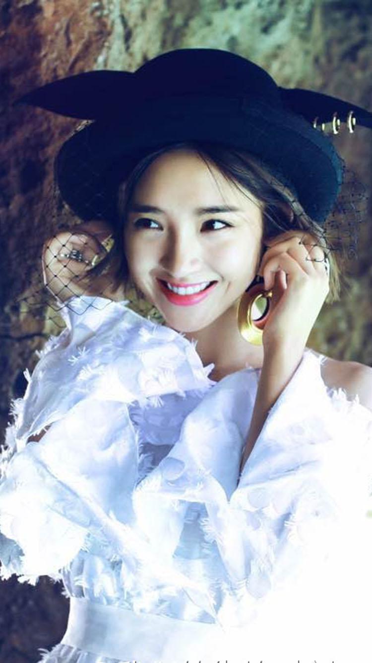 唐艺昕清纯时尚大片