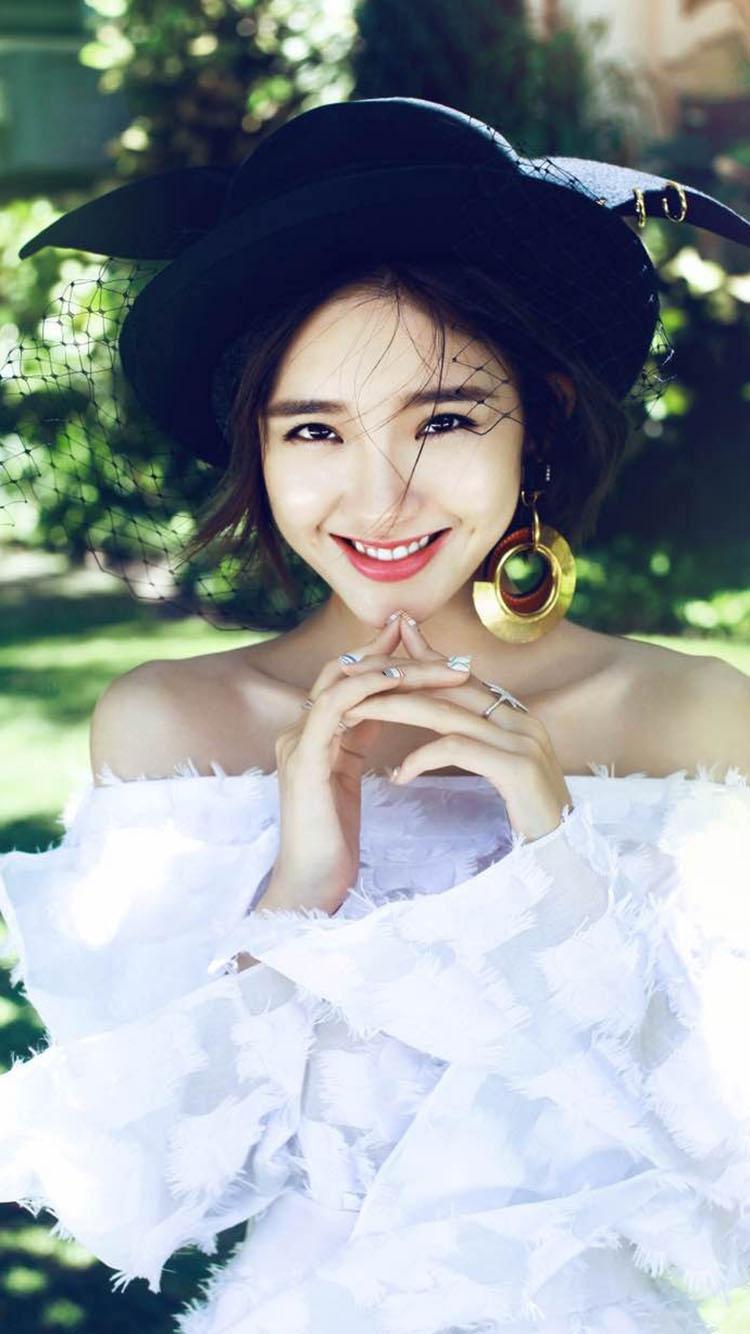 唐艺昕清纯时尚大片