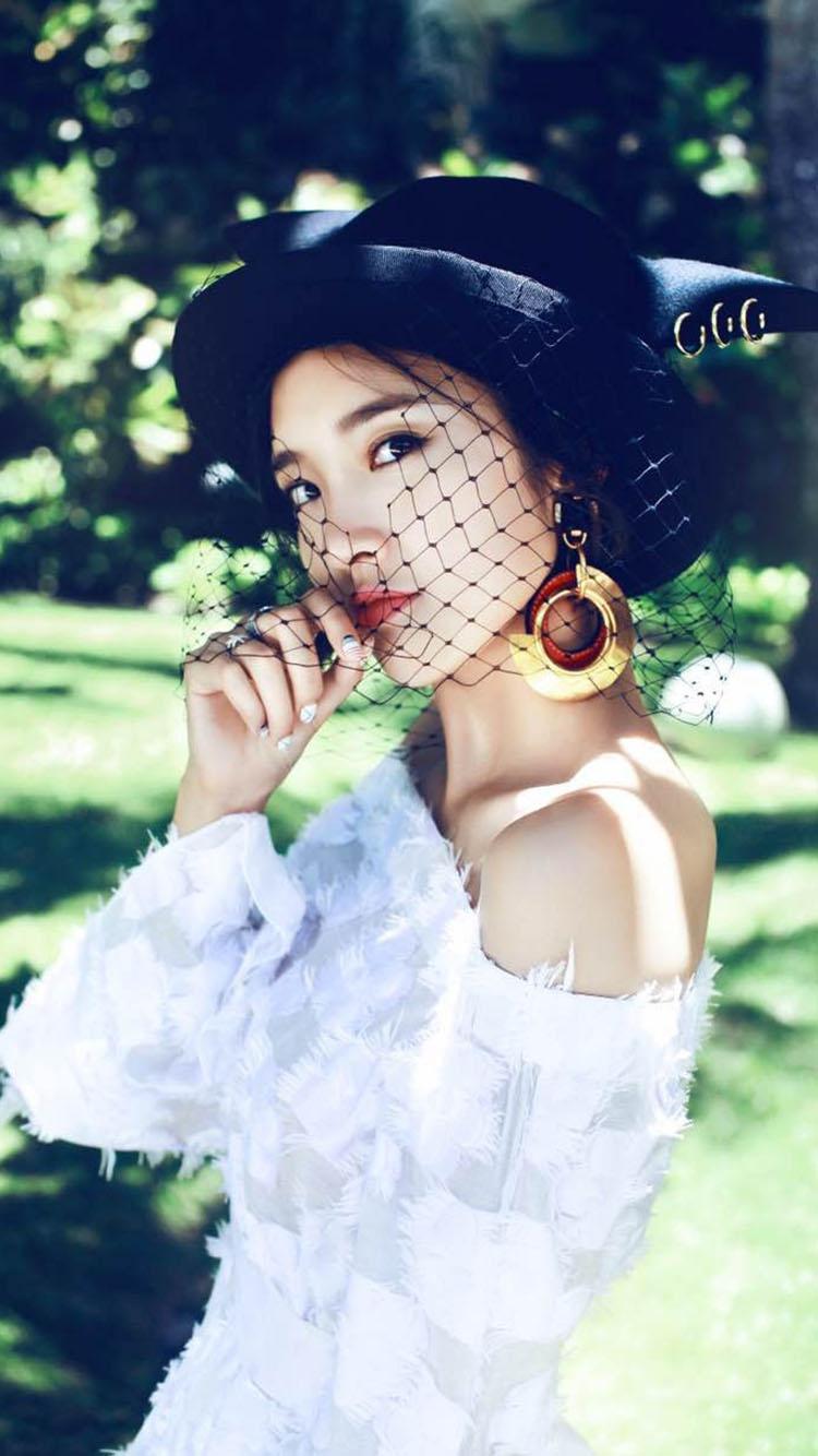 唐艺昕清纯时尚大片