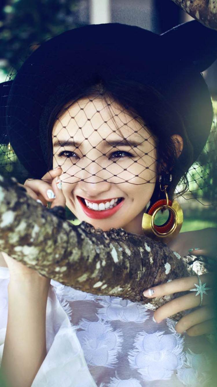 唐艺昕清纯时尚大片