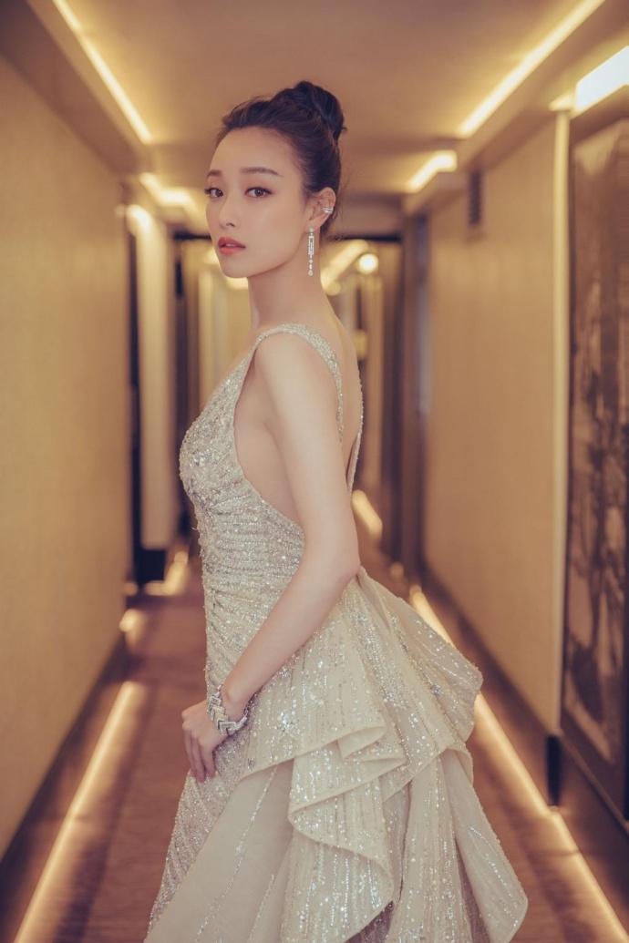 倪妮装礼服性感图片
