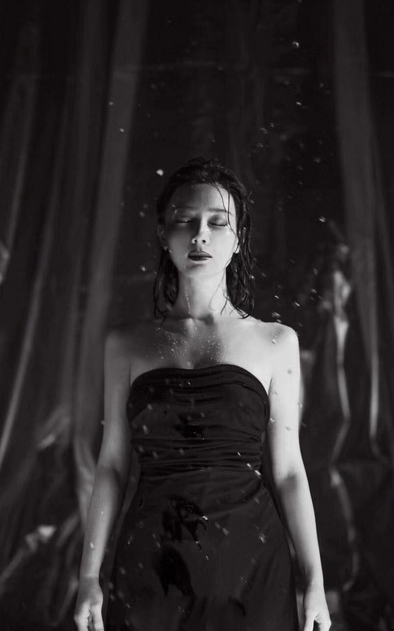 陈数湿发美丽黑白写真