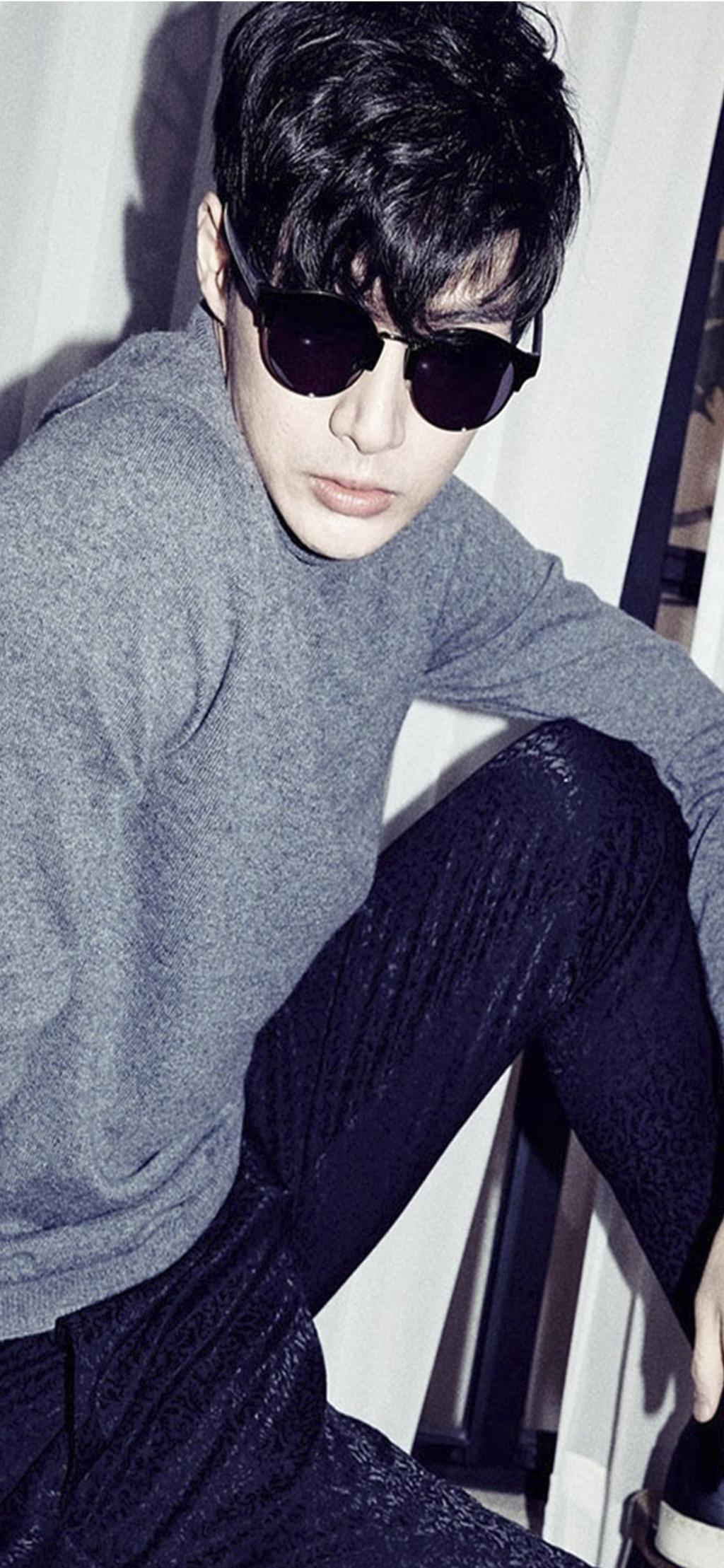 韩国明星金俊个性时尚写真