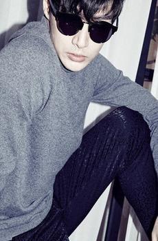 韩国明星金俊个性时尚写真-1