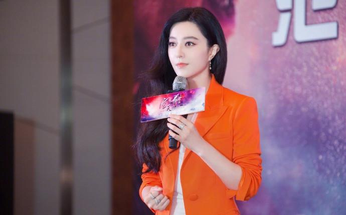 范冰冰《空天猎》新款时装路演图片