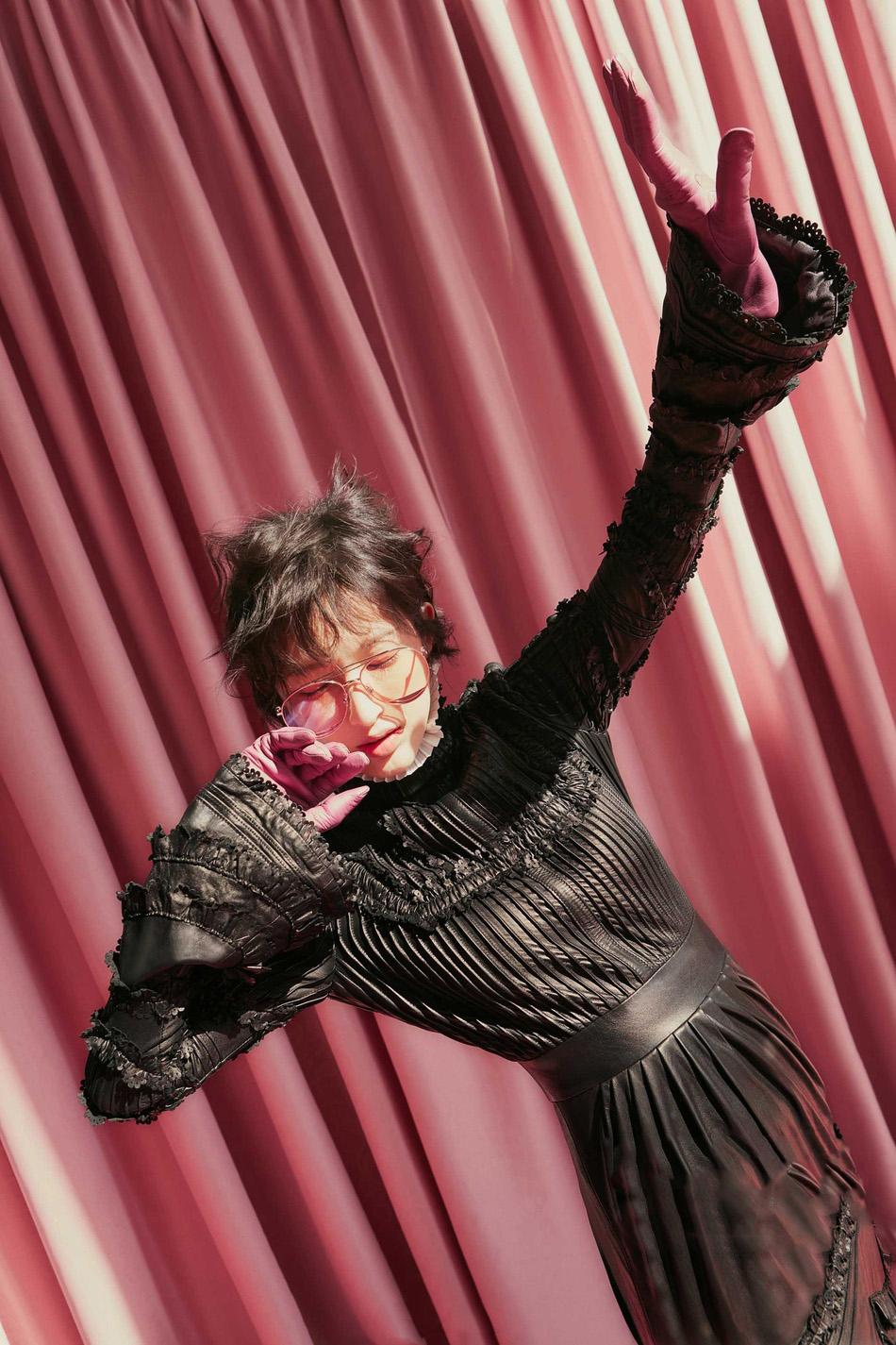 张俪最新另类时尚杂志写真